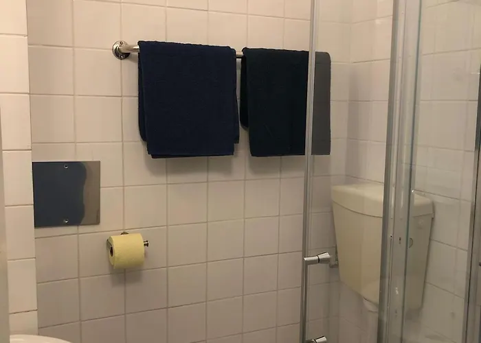 New Urban Chic With Free Parking Near Subway *